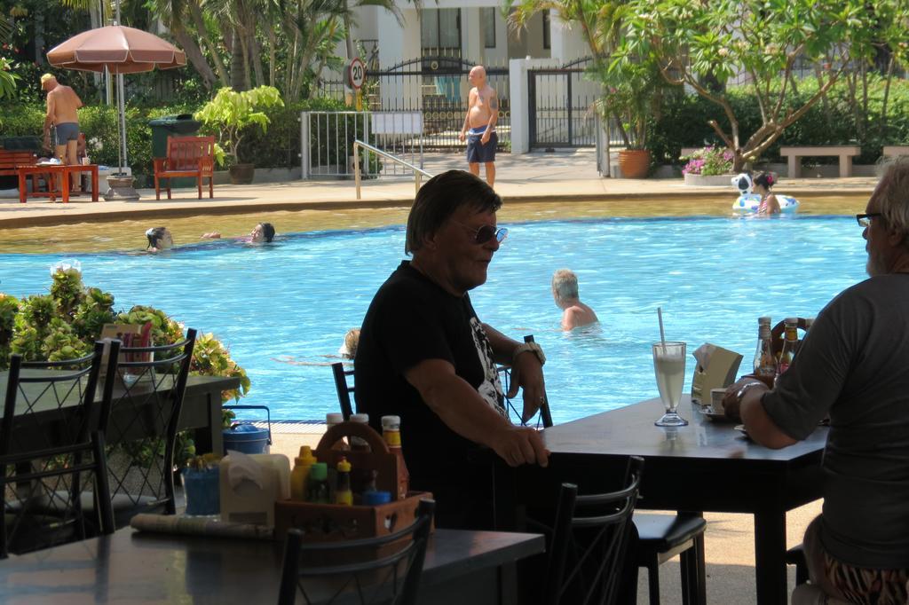 View Talay 1B Holidays Pattaya Luaran gambar